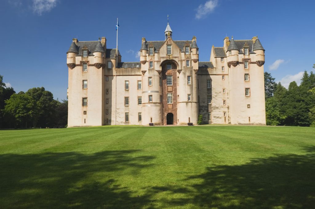 ballindalloch castle